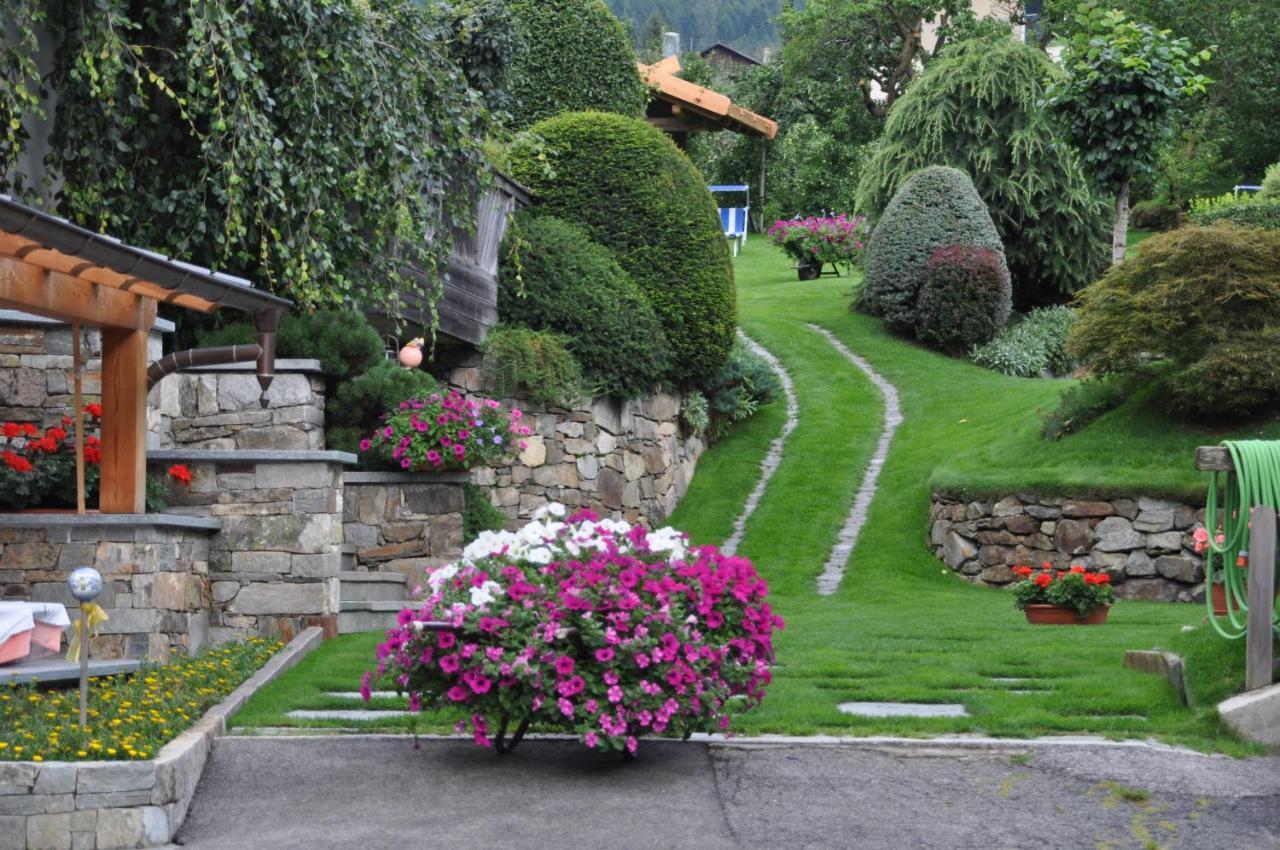 Hotel Gasthof Weisses Kreuz Naturns Exterior foto